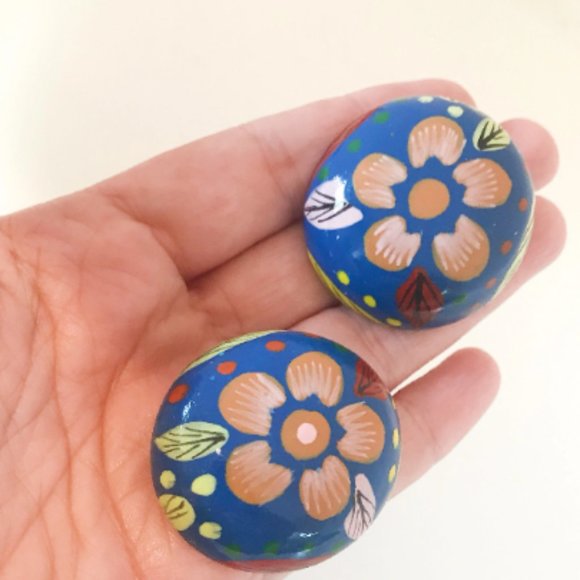 Vintage Wooden Handpainted Flower Earrings - Round clip on earrings - Picture 3 of 3